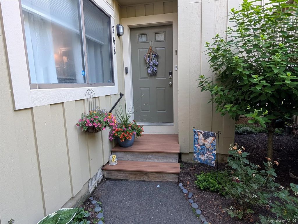 268 Maplewood Drive, South Salem