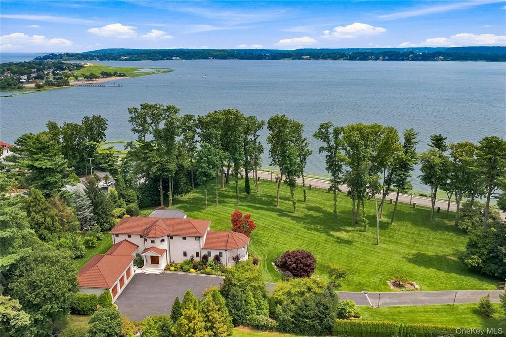 900 W Shore Road, Mill Neck