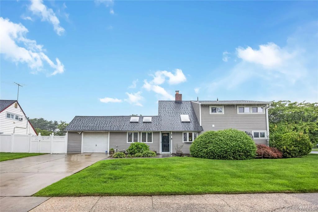 2 Glow Lane, Hicksville