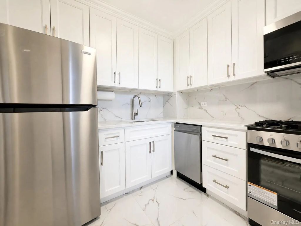 61-15 97th Street # 8d, Rego Park