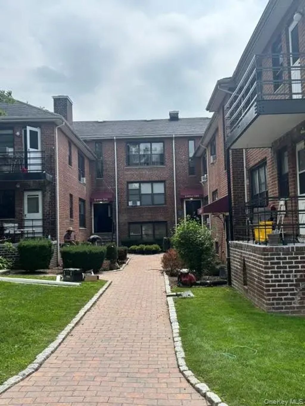 33 Van Wart Avenue, White Plains