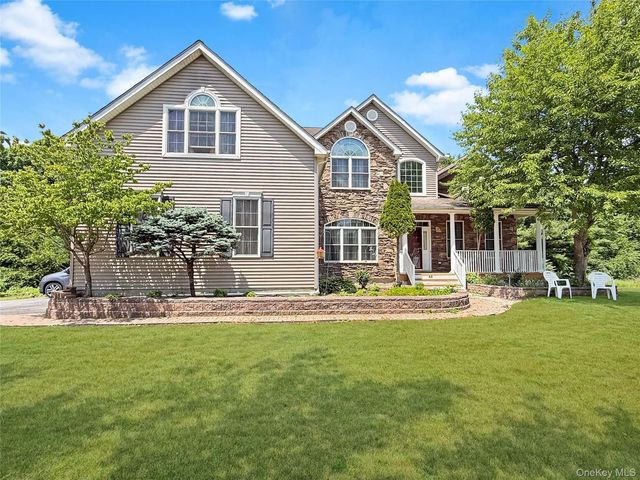 43 Regency Drive, Poughkeepsie