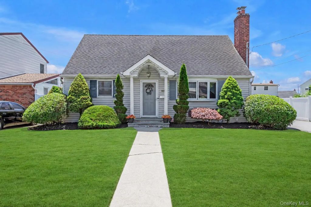 63 Lincoln Boulevard, Bethpage