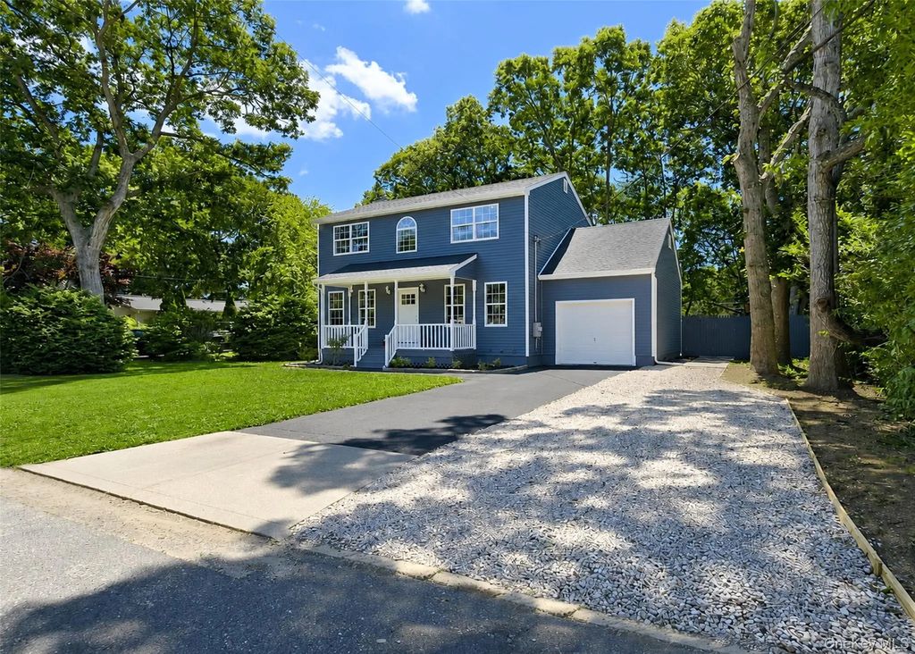 74 Alcolade Drive E, Shirley