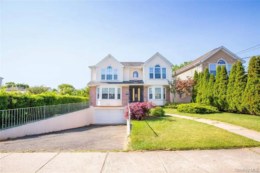 66 Maple Street # A, Roslyn Heights