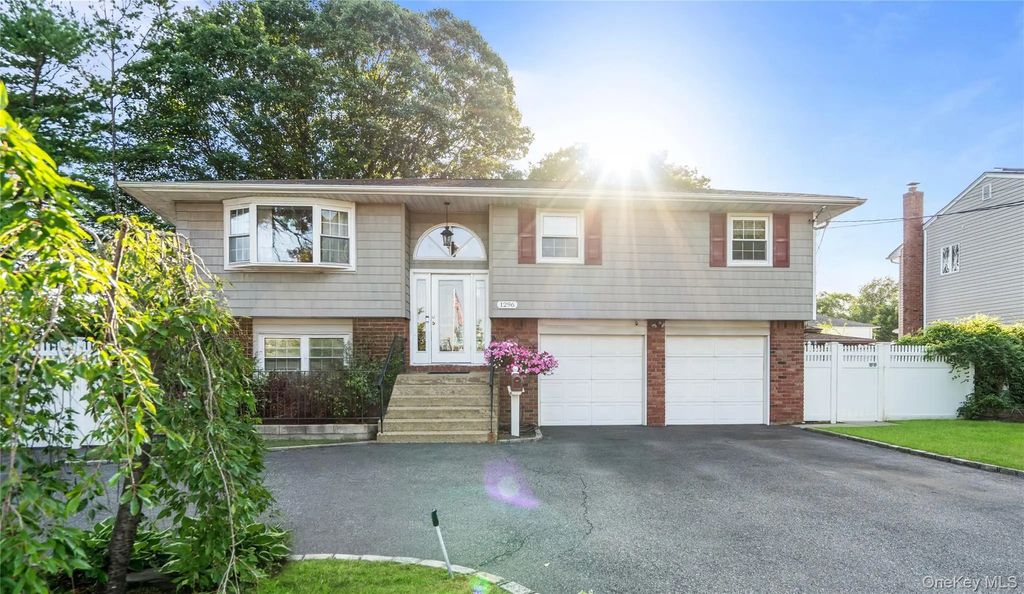 1296 Oak Avenue, West Islip