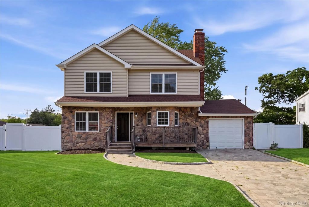 65 Peconic Street, Selden