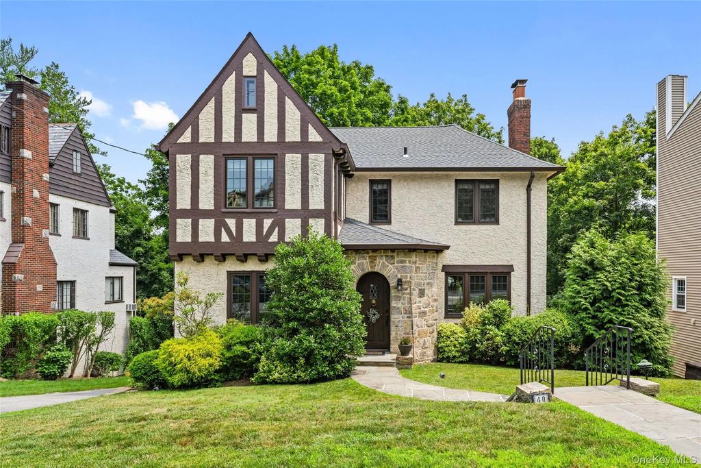 40 Parkview Drive, Bronxville
