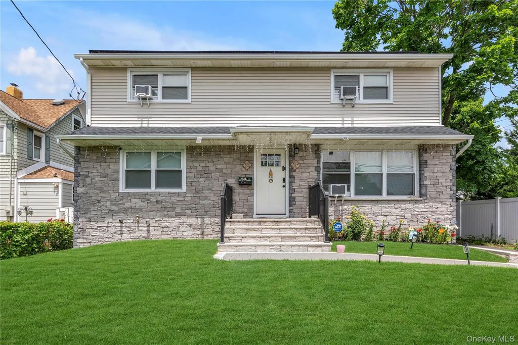 1701 Lexington Avenue, Merrick