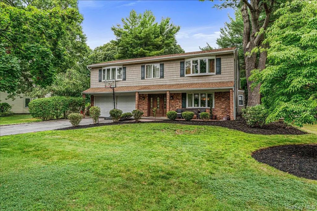 68 Butterfield Drive, Greenlawn