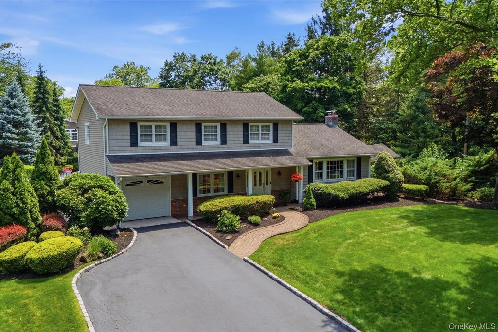 26 Lorijean Lane, East Northport