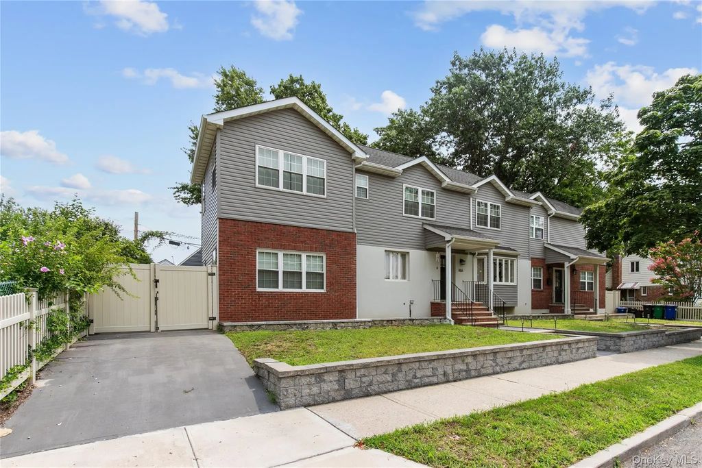 8015 Little Neck Parkway, Glen Oaks