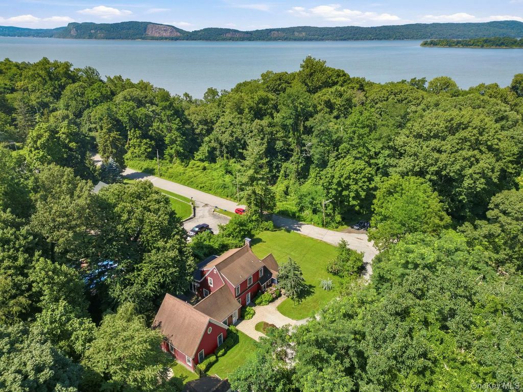 44 Beach Road, Ossining