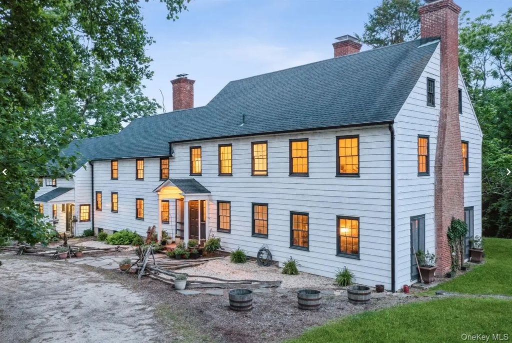 38 Landing Meadow Road, Smithtown