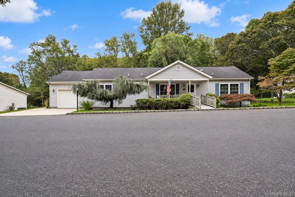 1407 Middle Road # 245, Calverton