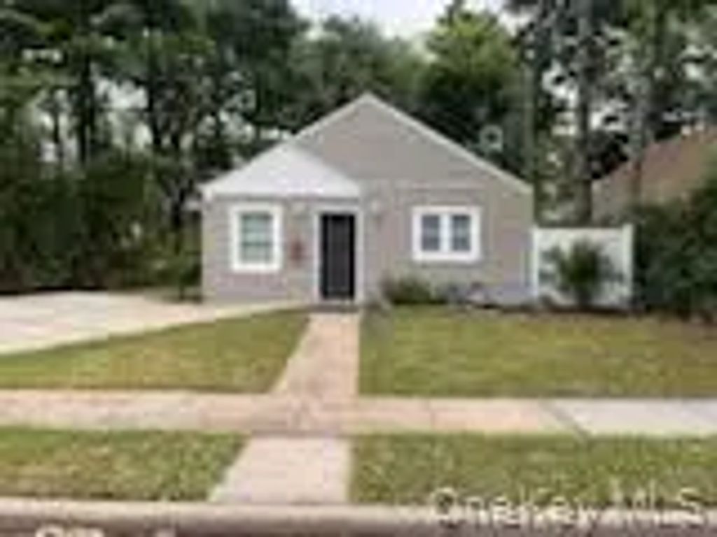 44 Commander Avenue, Hempstead