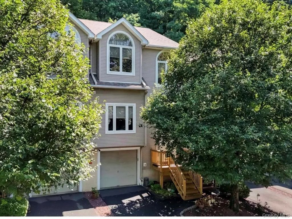 146 Foltim Way, Congers