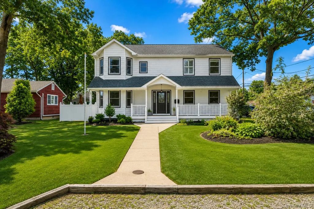 55 Yuma Lane, East Islip