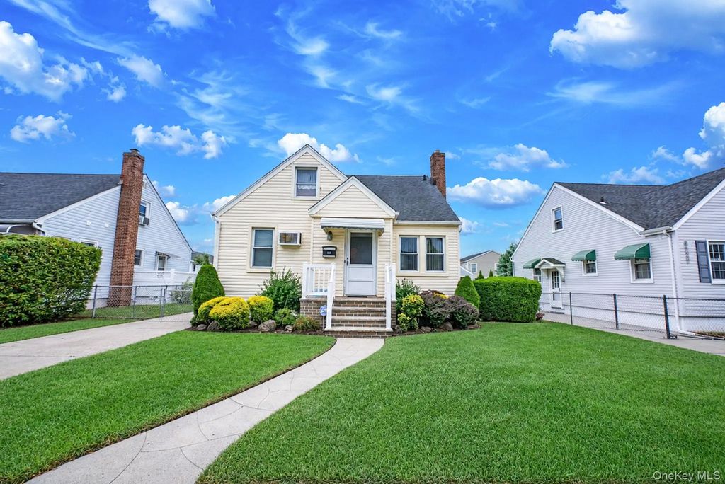 1111 Esther Street, Franklin Square