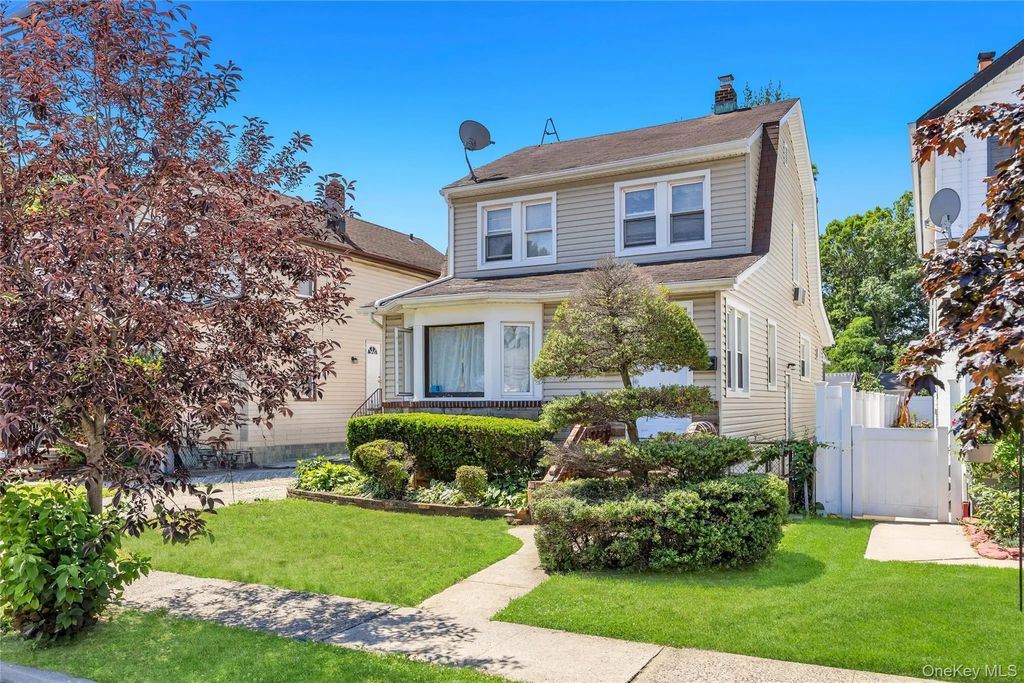 352 W Valley Stream Boulevard, Valley Stream