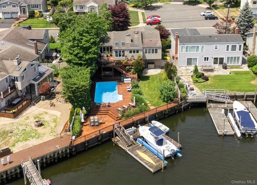 2883 Judith Drive, Bellmore