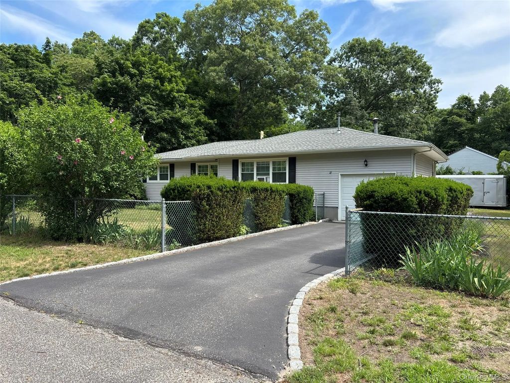 72 Fanning Boulevard, Riverhead