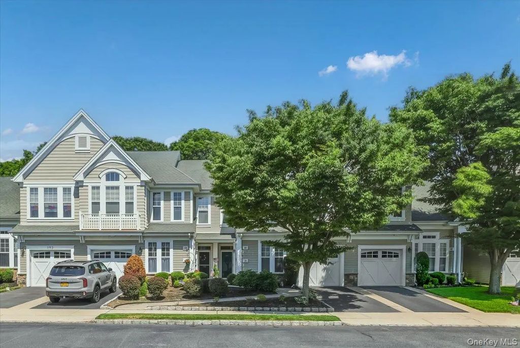189 Symphony Drive, Lake Grove