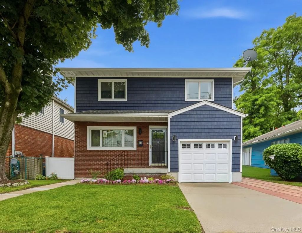 4 Pequot Avenue, Port Washington