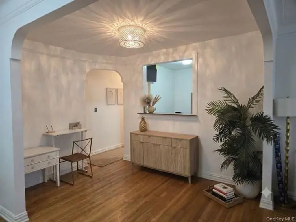 111-39 76th # D10, Forest Hills