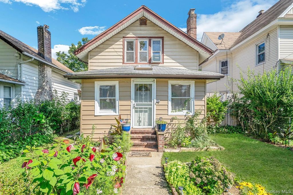 173 E Seaman Avenue, Freeport