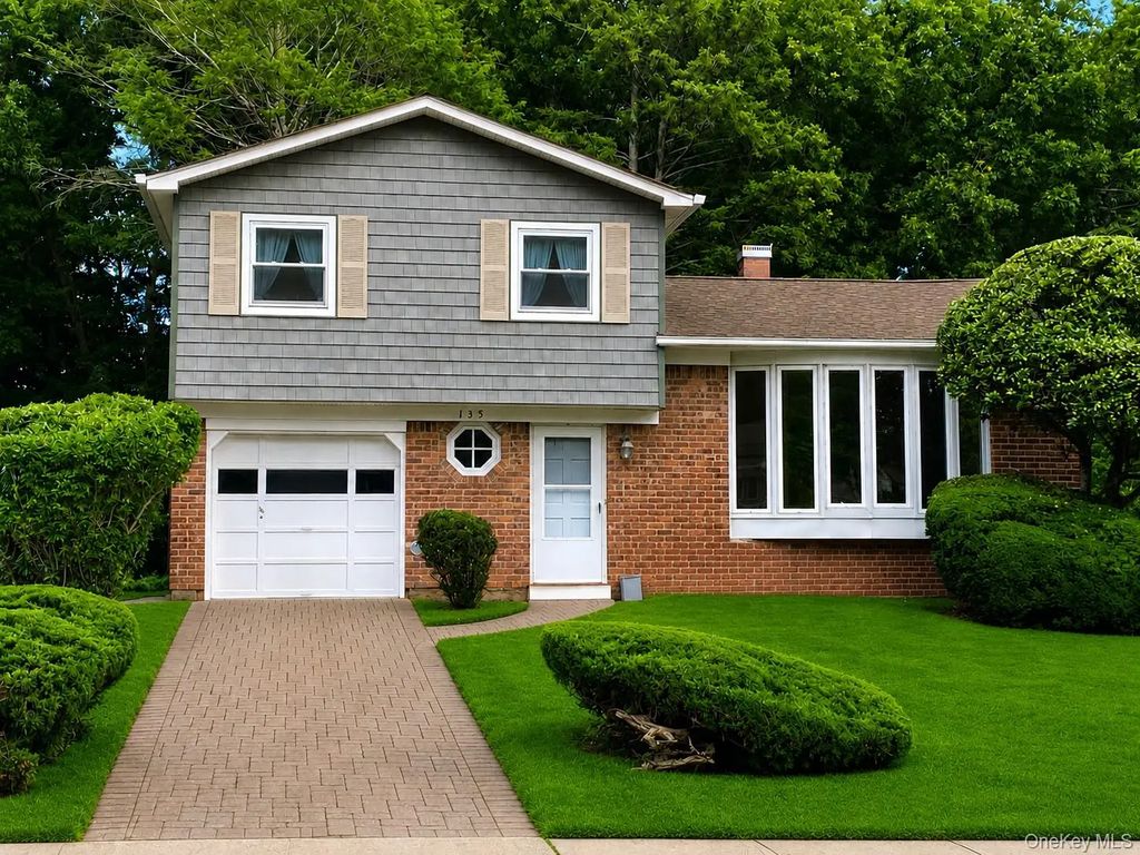 135 Atlantic Place, Hauppauge