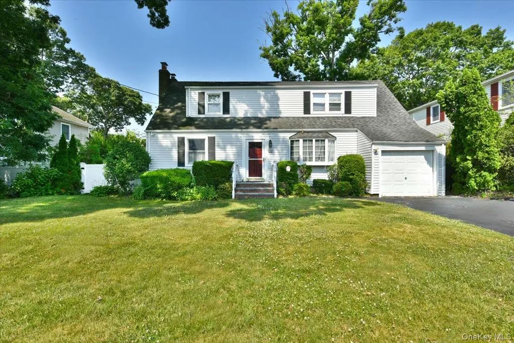 344 New York Avenue, Massapequa Park