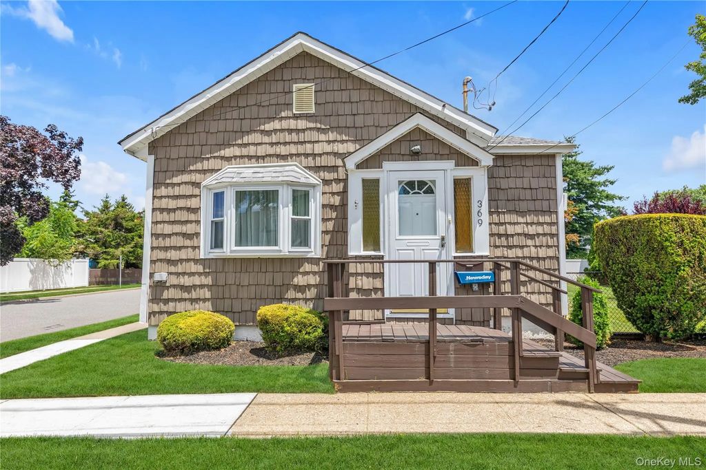 369 Maple Avenue, East Meadow