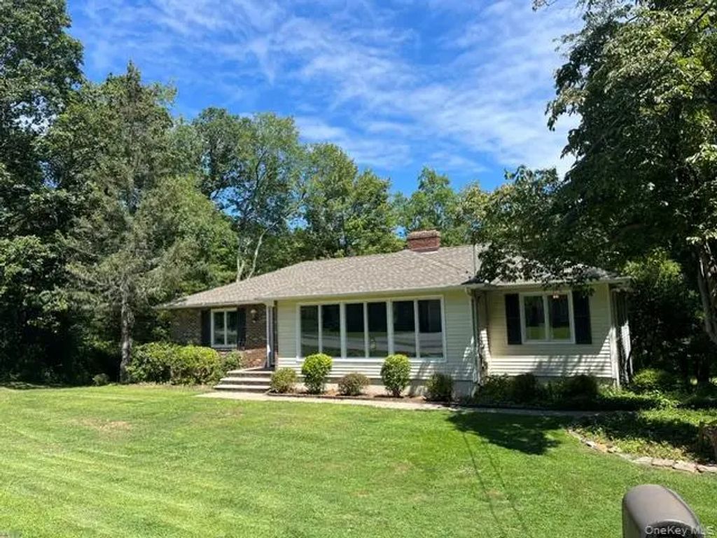 20 Hawxhurst Road, Monroe