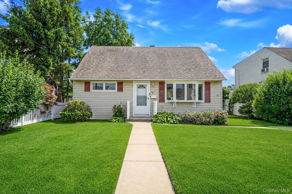 112 Franklin Place, Massapequa