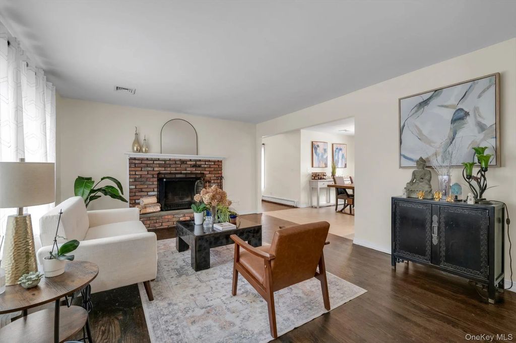 17 Doxey Drive, Glen Cove