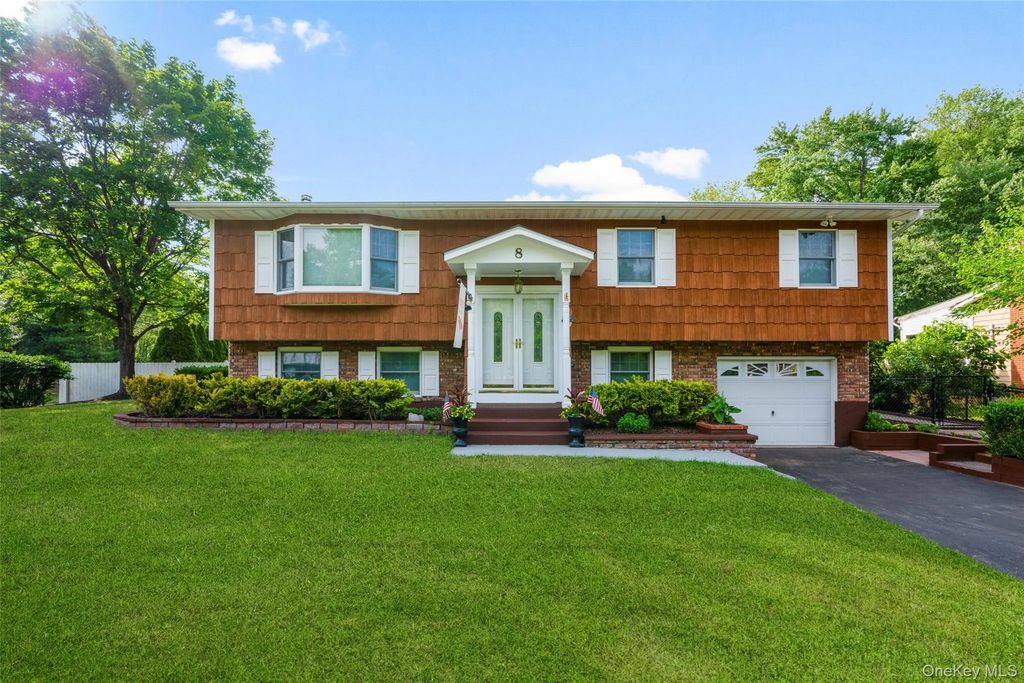 8 Reggie Drive, Wappingers Falls