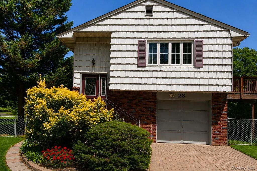 23 Brennan Street, Huntington