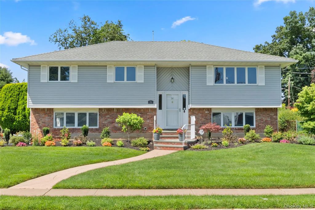 36 Fairway Drive, Old Bethpage