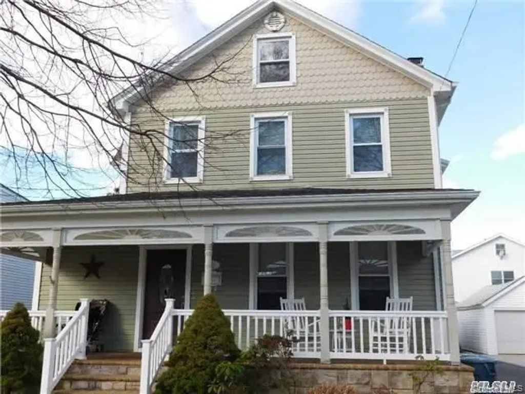 232 Cleveland Avenue, Mineola