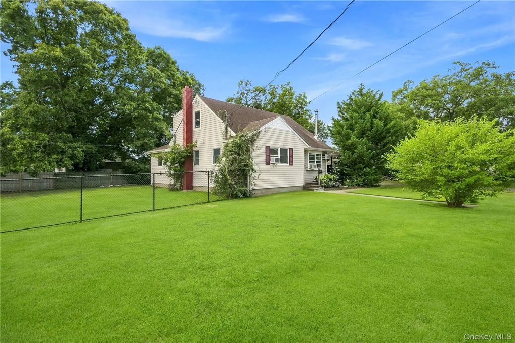 2 Seminole Drive, Bay Shore
