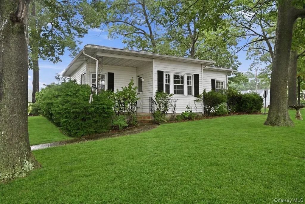 89 W 4th Street, Ronkonkoma