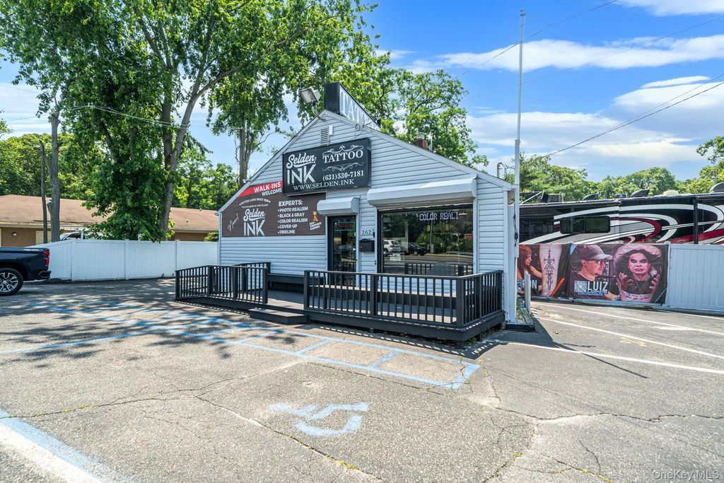 262 Middle Country Road, Selden