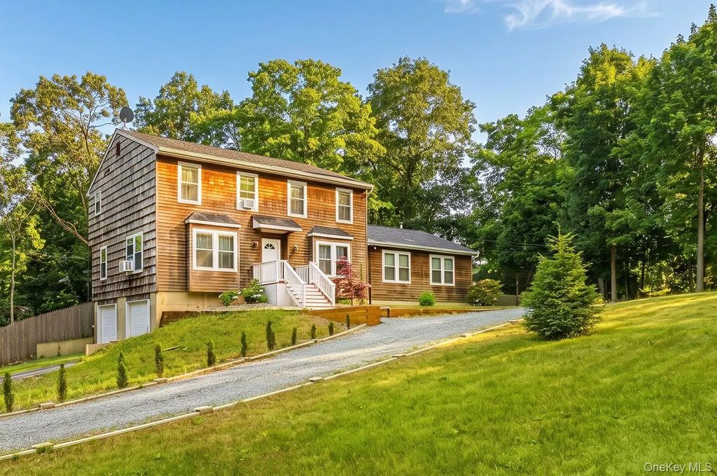 370 S Country Road, Brookhaven
