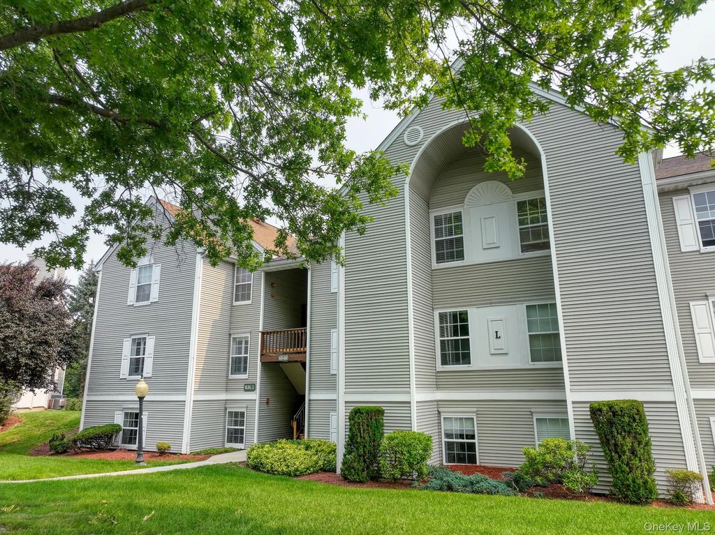 1130 Washington Green, New Windsor