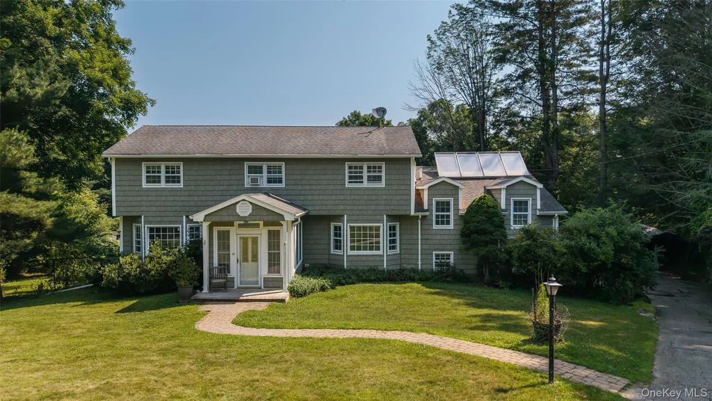 9 Lois Lane, Katonah