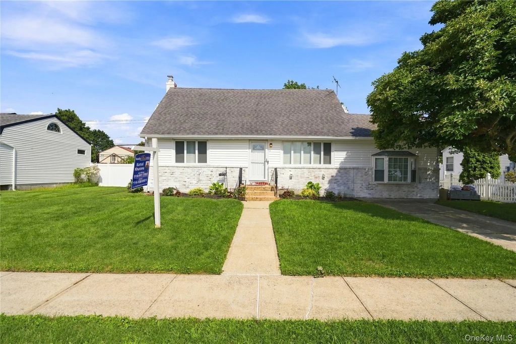 25 Lois Lane, Farmingdale