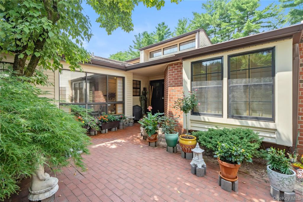 244 Estates Terrace S, Manhasset