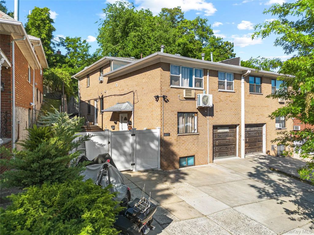 6915 Little Neck Parkway, Glen Oaks