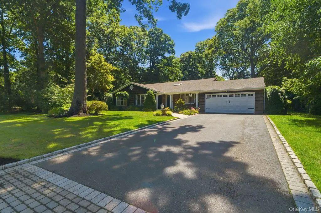20 Oak Tree Drive, Smithtown